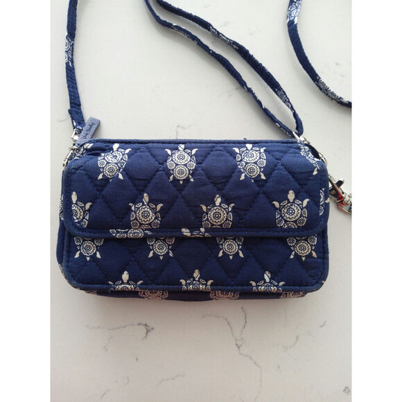 Rare Vera Bradley Sea Turtle design Navy whiteCrossbody wallet purse Like new - Picture 2 of 10